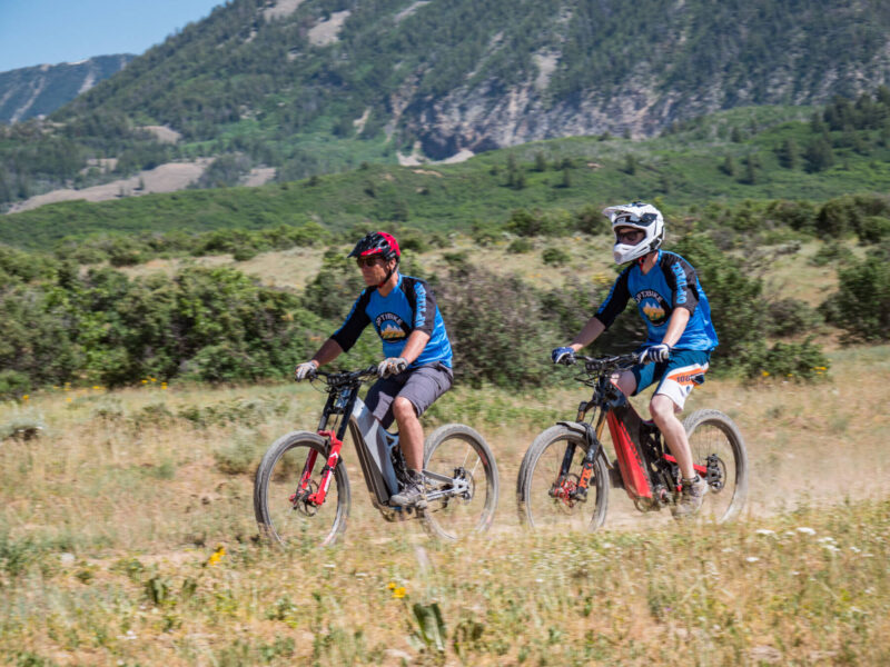 optibike-r17-casual-2-bikes Optibike R17 E-Bikes riding together on a dirt trail
